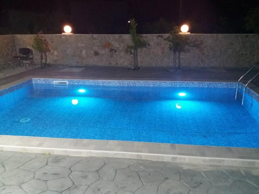 Greek Style Ground Floor Apartment & Pool 伊利索斯 外观 照片