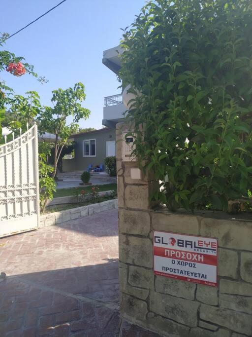 Greek Style Ground Floor Apartment & Pool 伊利索斯 外观 照片