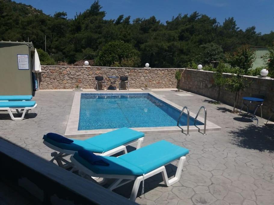 Greek Style Ground Floor Apartment & Pool 伊利索斯 外观 照片