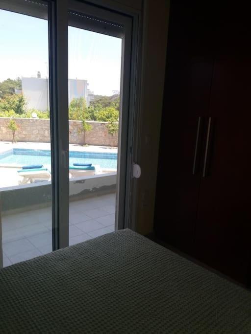 Greek Style Ground Floor Apartment & Pool 伊利索斯 外观 照片