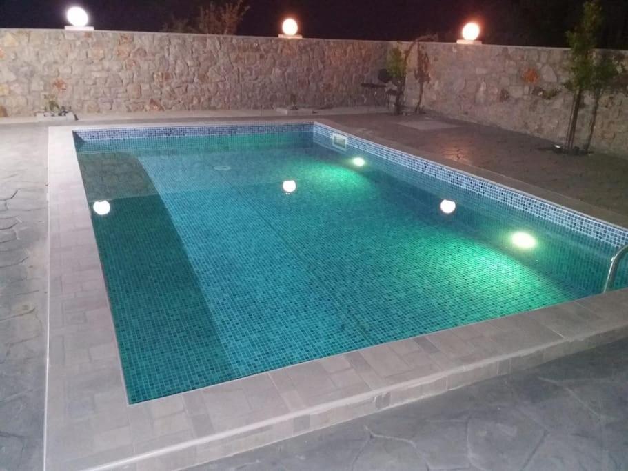 Greek Style Ground Floor Apartment & Pool 伊利索斯 外观 照片