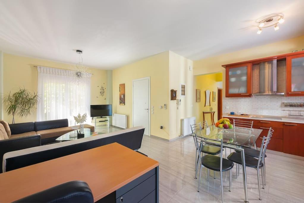 Greek Style Ground Floor Apartment & Pool 伊利索斯 外观 照片