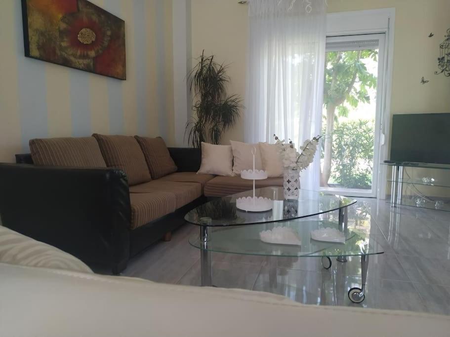 Greek Style Ground Floor Apartment & Pool 伊利索斯 外观 照片