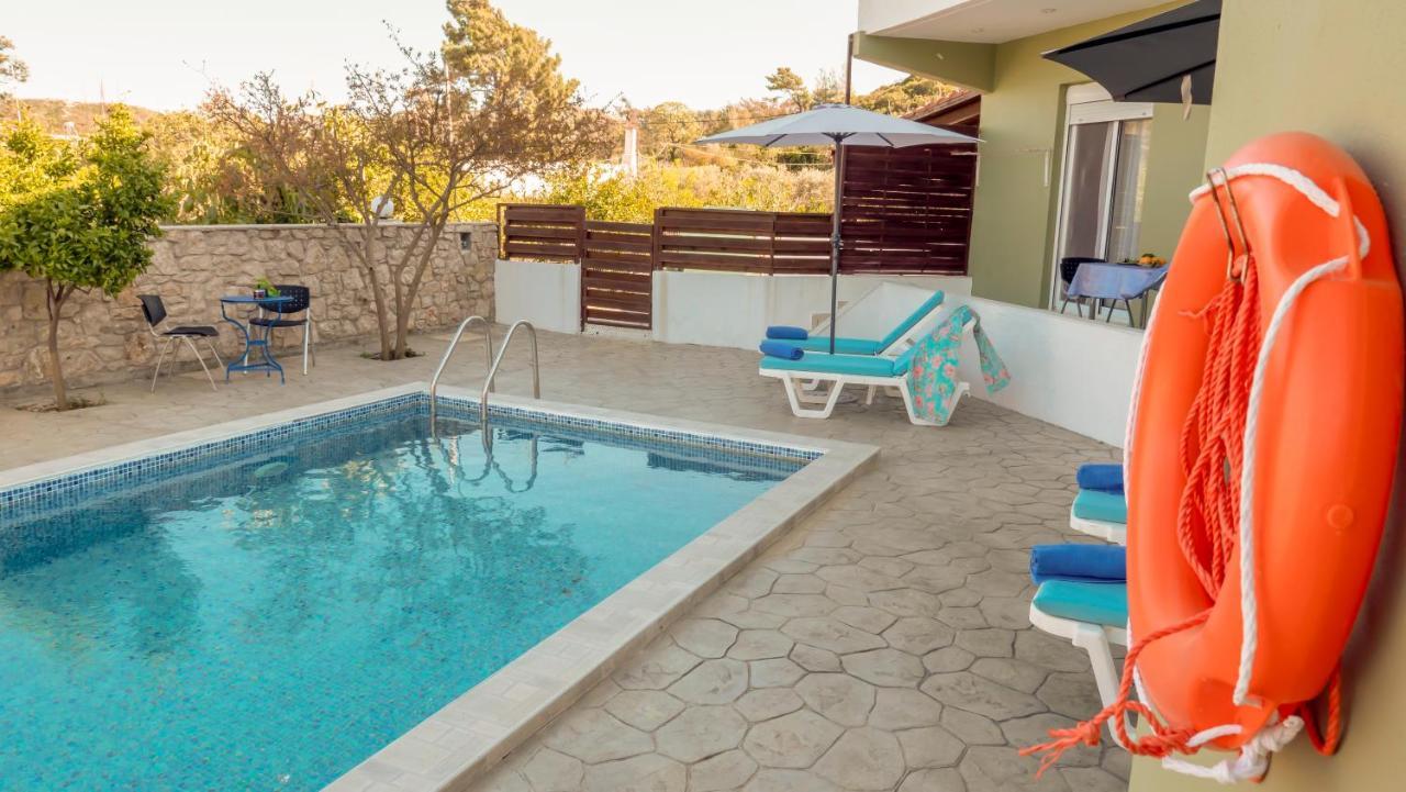 Greek Style Ground Floor Apartment & Pool 伊利索斯 外观 照片