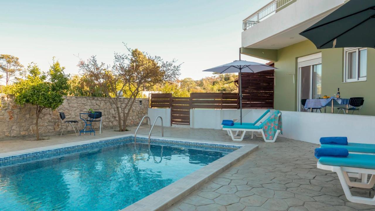 Greek Style Ground Floor Apartment & Pool 伊利索斯 外观 照片
